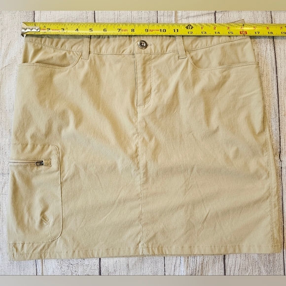 Patagonia Women's Size 8 Outdoor Hiking Nylon Skirt Khaki Tan Activewear Pockets - Picture 6 of 6